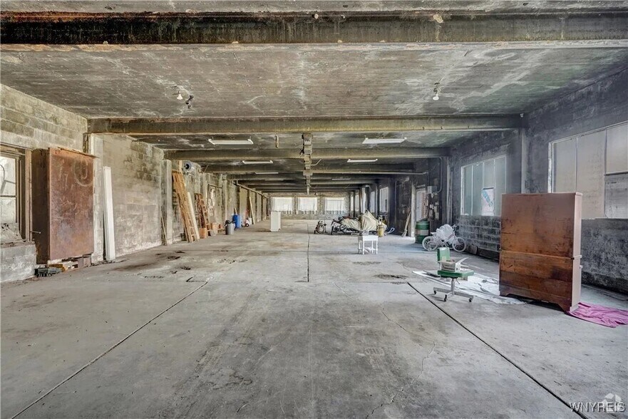 11725 Big Tree Rd, East Aurora, NY à vendre - Photo du bâtiment - Image 3 de 9