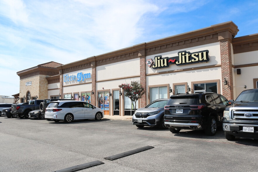 21044 N US-281 Hwy, San Antonio, TX for lease - Building Photo - Image 3 of 14