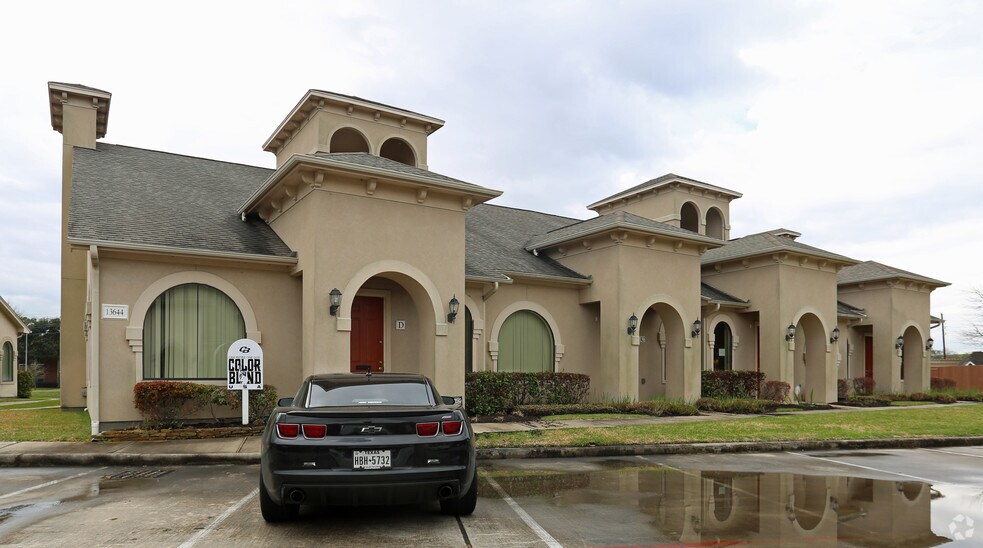 13644 Breton Ridge St, Houston, TX à vendre - Photo du bâtiment - Image 3 de 45