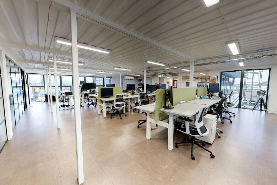 212 Regents Park Rd, Londres à louer - Photo intérieure - Image 1 de 38