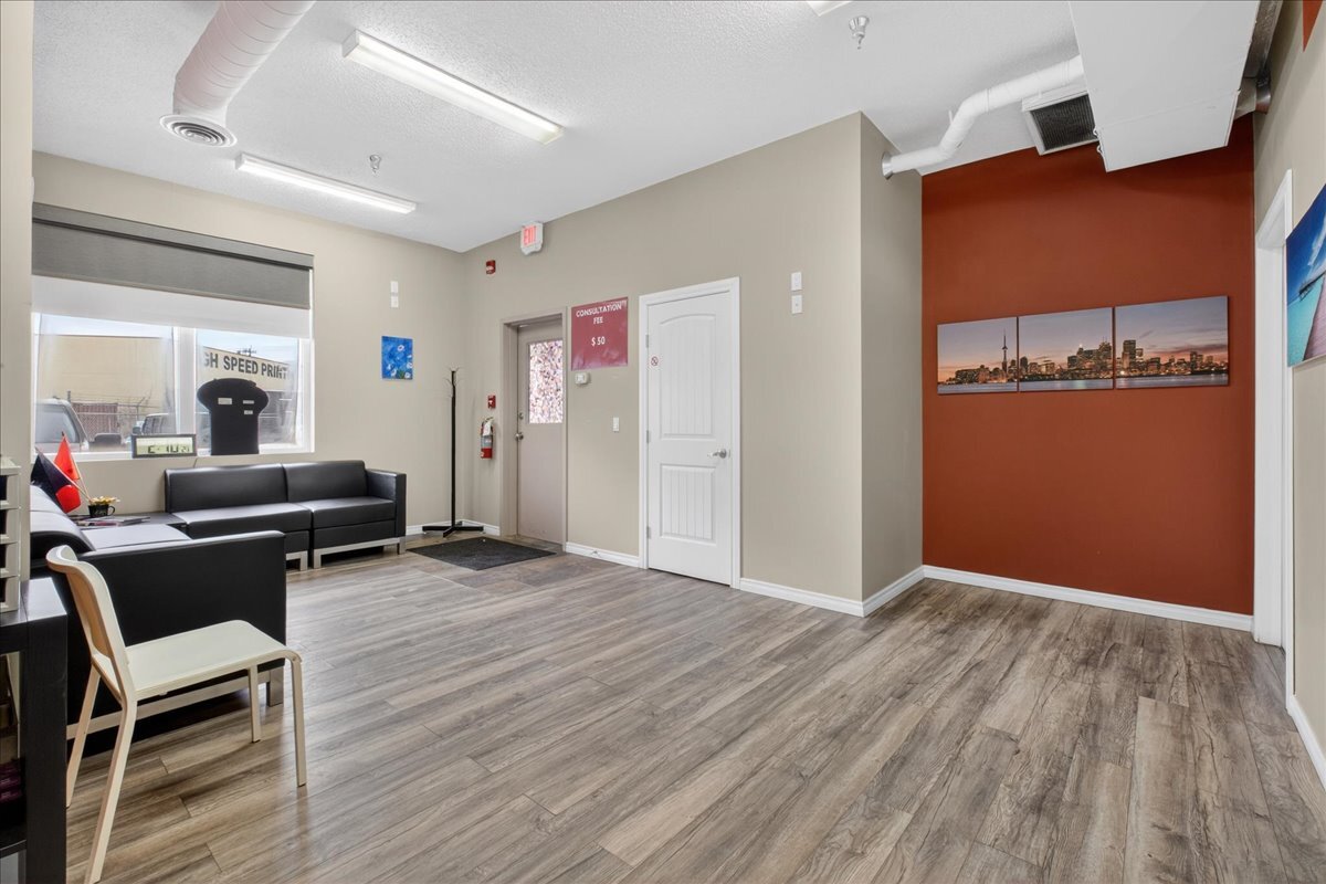 5657-5677 99 St NW, Edmonton, AB T6E 3N8 - Unité 101 -  - Photo intérieure - Image 2 of 17
