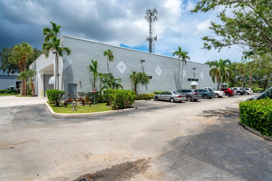 6510 W Rogers Cir, Boca Raton, FL for sale - Building Photo - Image 3 of 18