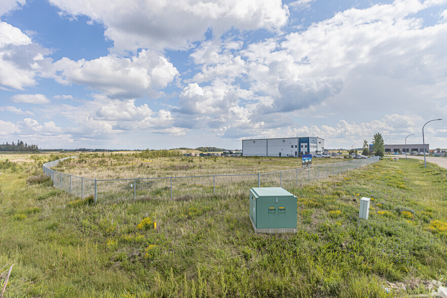 60 Manitoba Way, Spruce Grove, AB for lease - Building Photo - Image 3 of 4