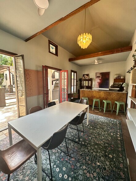 200 N Main St, Buda, TX à louer - Photo du bâtiment - Image 3 de 10