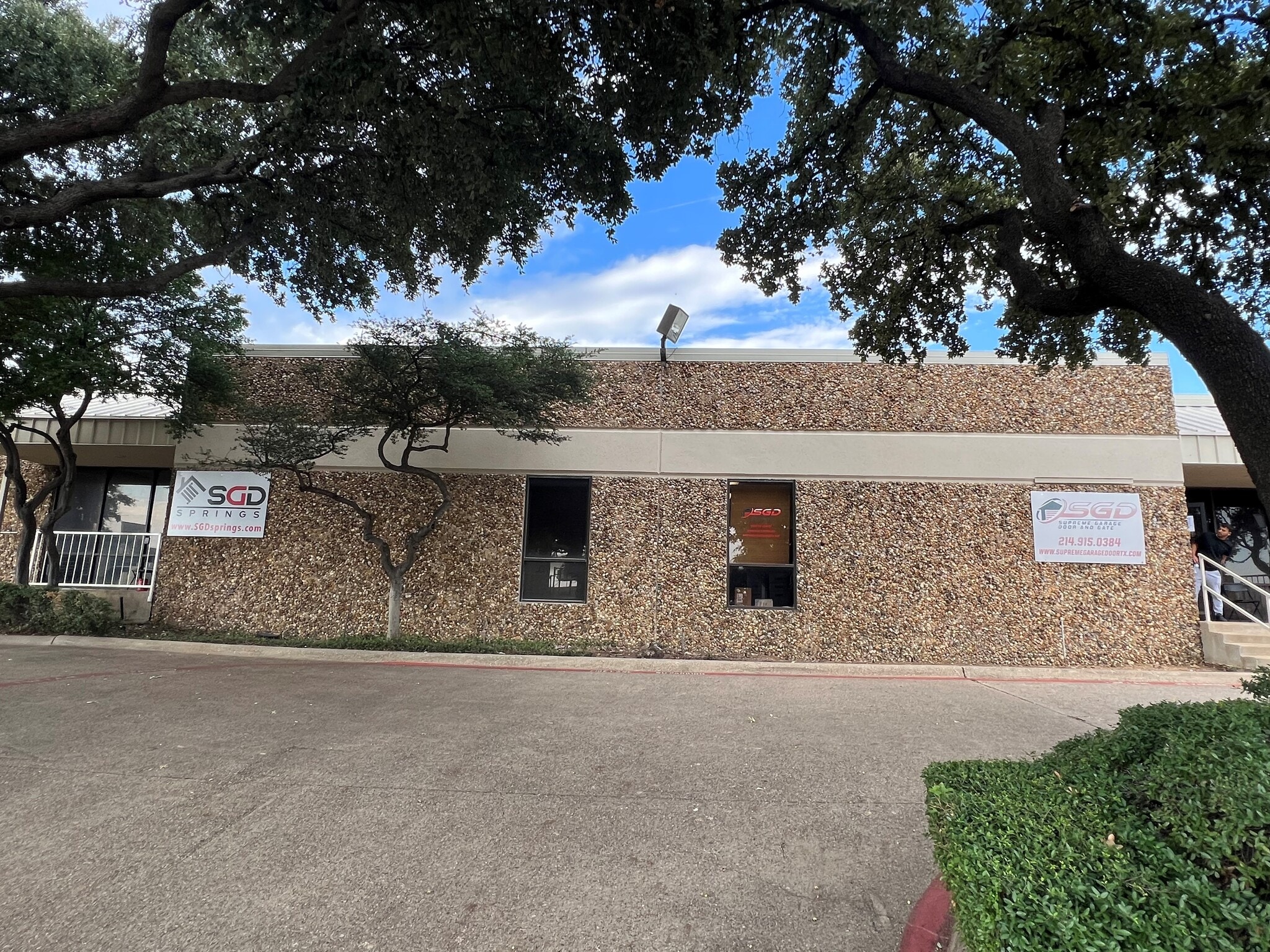 1600 N Stemmons Fwy, Carrollton, TX à louer Photo du bâtiment- Image 1 de 3