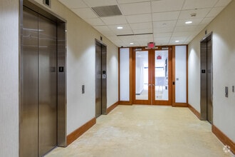 875 E Wisconsin Ave, Milwaukee, WI for lease Interior Photo- Image 2 of 10