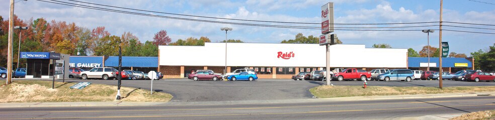 211-221 W Columbia Ave, Batesburg, SC à vendre - Photo du bâtiment - Image 2 de 10