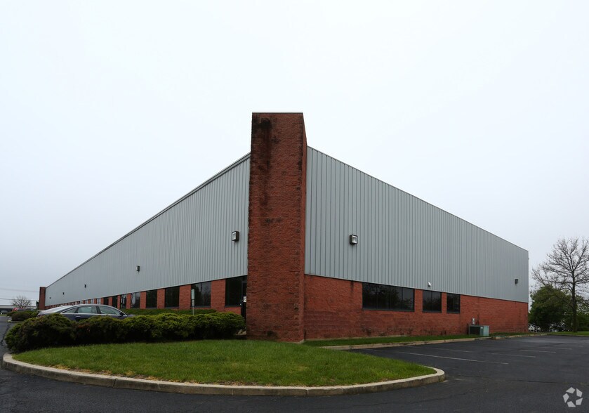 2303 Garry Rd, Cinnaminson, NJ à louer - Photo du bâtiment - Image 2 de 9
