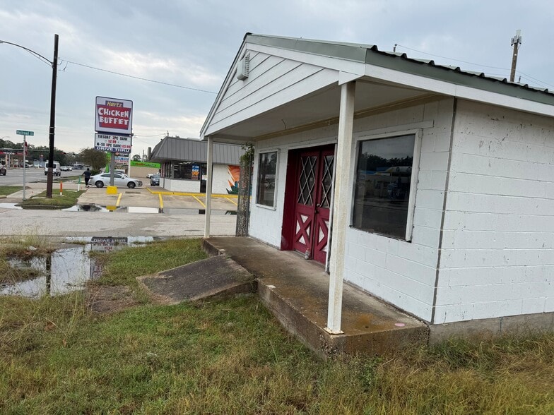 206 1st St, Humble, TX à vendre - Photo du bâtiment - Image 3 de 6