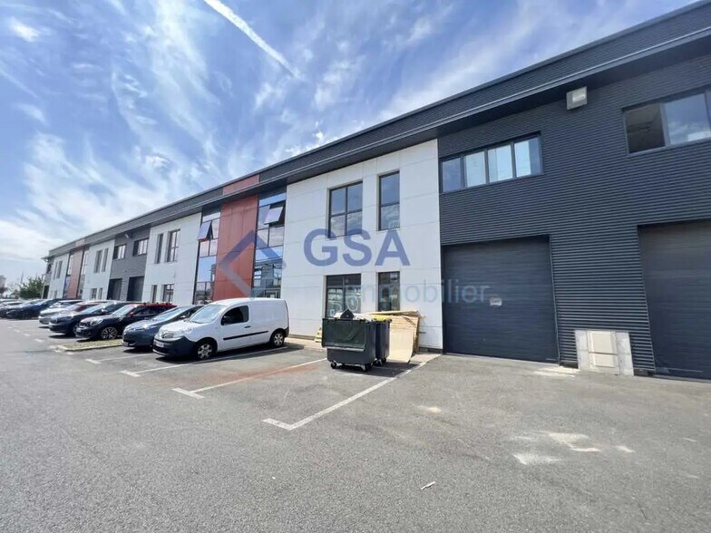 Office in Lieusaint for lease - Building Photo - Image 1 of 5