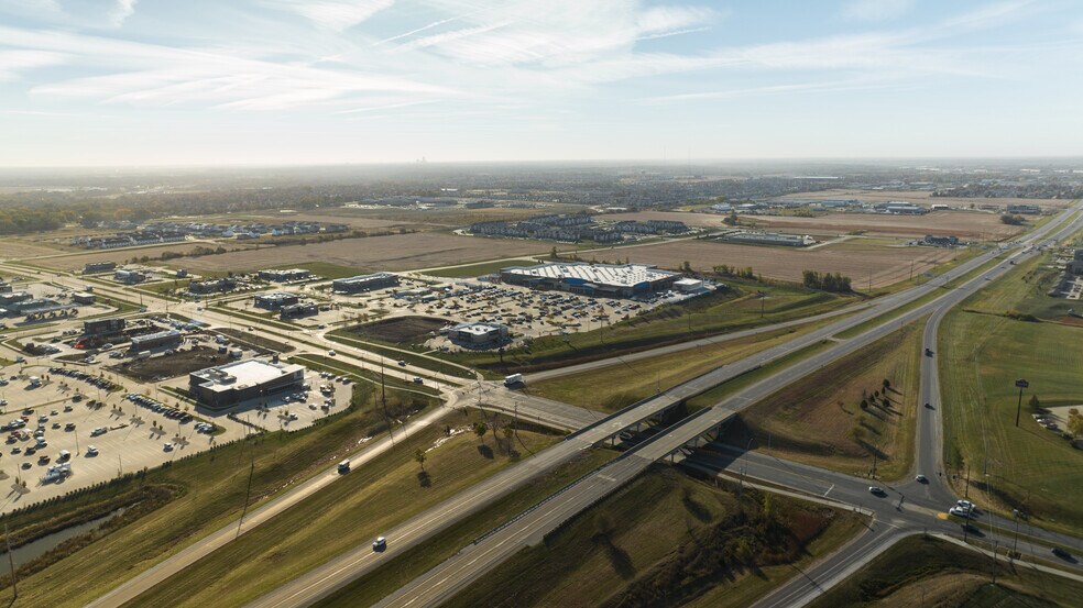 Destination Dr, Grimes, IA à vendre - Photo du bâtiment - Image 2 de 7