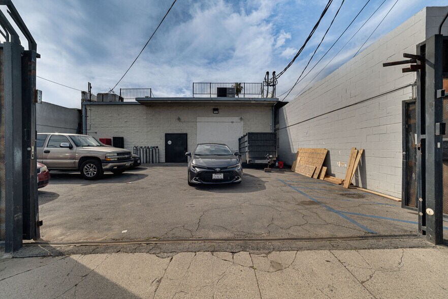 14748 Keswick St, Van Nuys, CA à vendre - Photo du bâtiment - Image 3 de 7