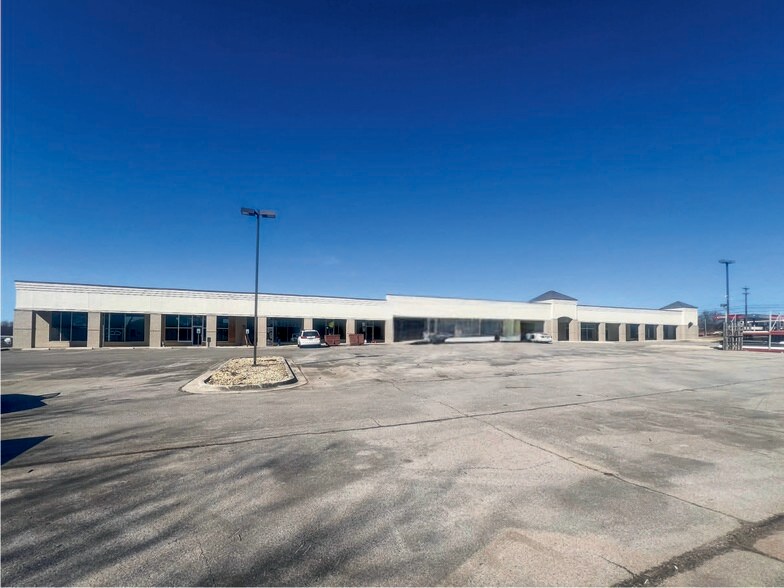 2105 Mastin Lake Rd NW, Huntsville, AL à louer - Photo du bâtiment - Image 2 de 2