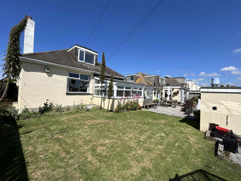 63-65 Pentire Av, Newquay à vendre - Photo du bâtiment - Image 2 de 9