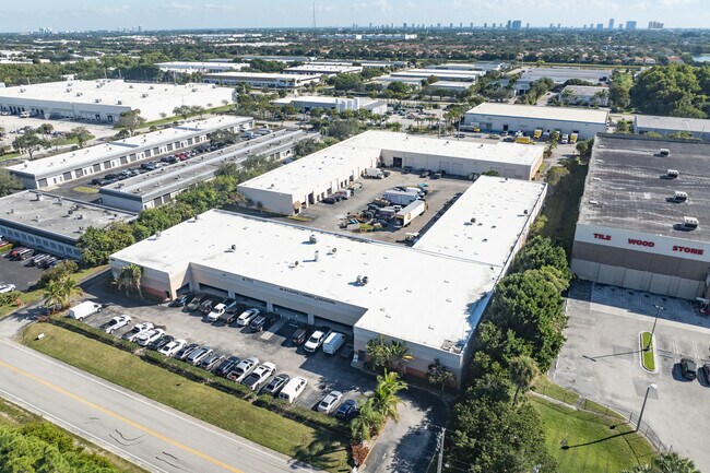 Plus de détails pour 7656 Byron Dr, Riviera Beach, FL - Industriel à louer