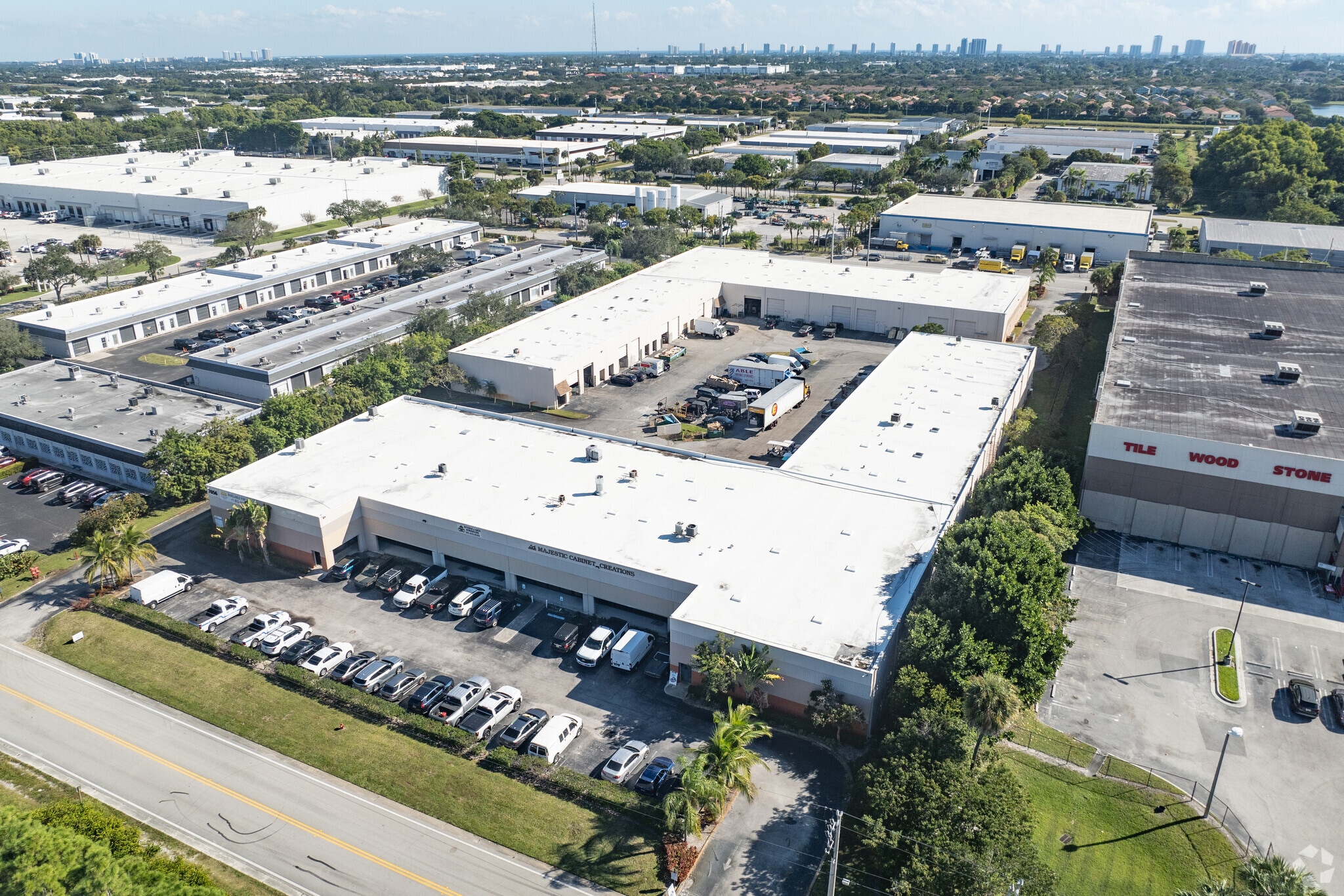 7656 Byron Dr, Riviera Beach, FL for lease Primary Photo- Image 1 of 2