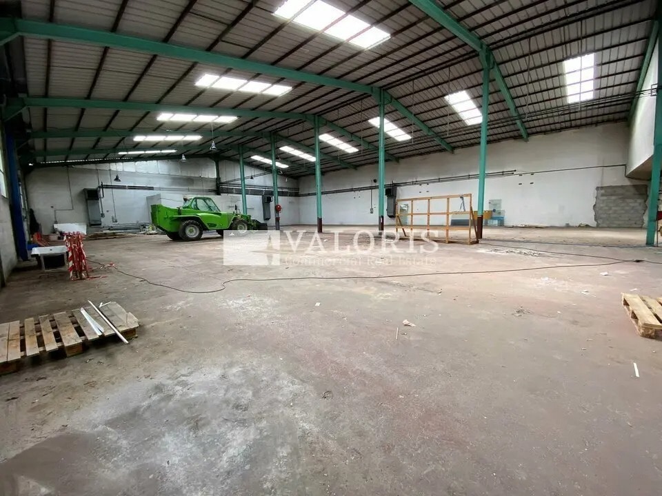 Flex in Lyon for lease Interior Photo- Image 1 of 5