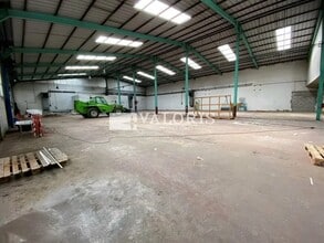 Flex in Lyon for lease Interior Photo- Image 1 of 5