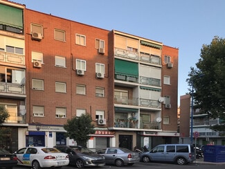 Plus de détails pour Multi-résidentiel à vendre