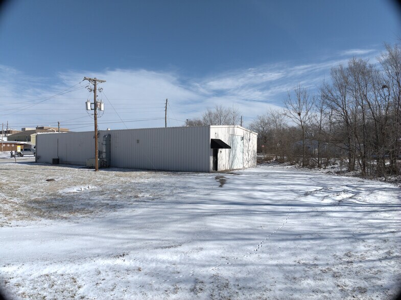 101 W Shrader St, Liberty, MO à louer - Photo du bâtiment - Image 3 de 55