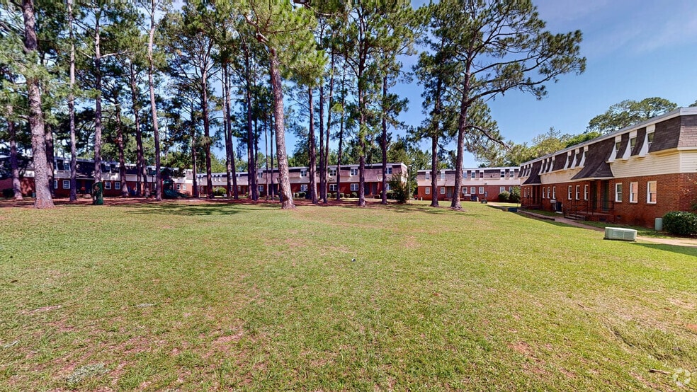1013 Cedar Ave, Albany, GA for sale - Matterport 3D Scan - Image 3 of 18