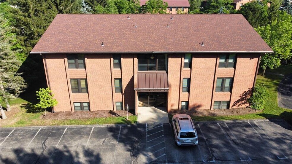 300 McKnight Park Dr, Pittsburgh, PA à vendre - Photo du bâtiment - Image 2 de 21