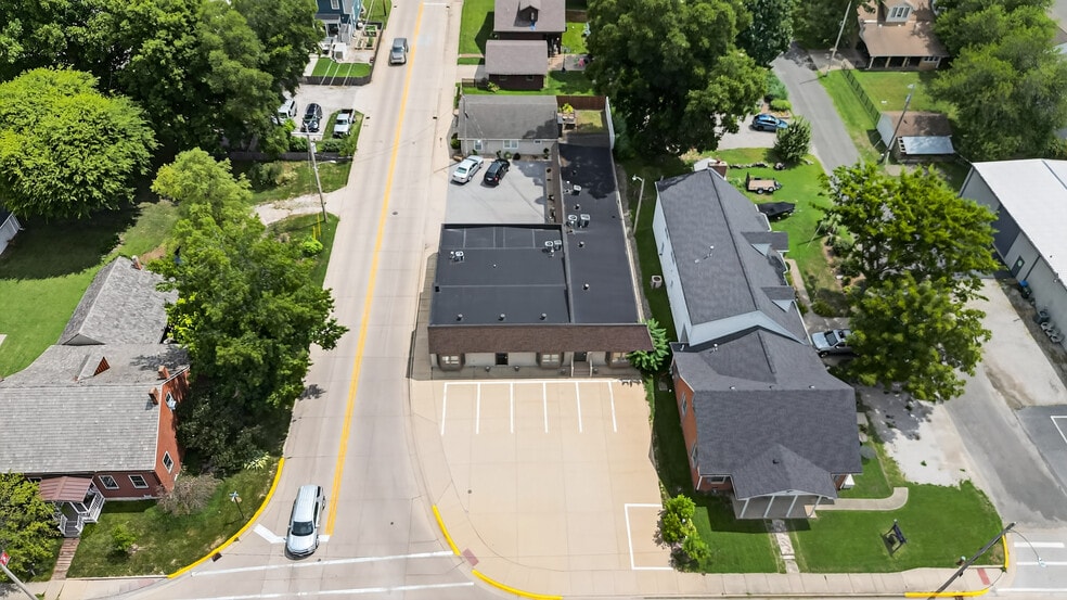 638 Main St, Columbia, IL à vendre - Photo du bâtiment - Image 2 de 56