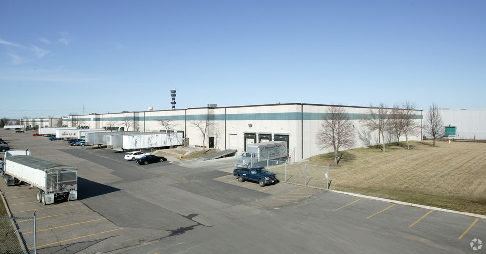 1000 N Berkshire Ln, Plymouth, MN for lease - Building Photo - Image 2 of 4