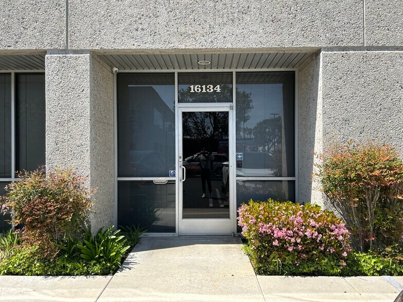 16126-16136 Sherman Way, Van Nuys, CA à louer - Photo du bâtiment - Image 2 de 6