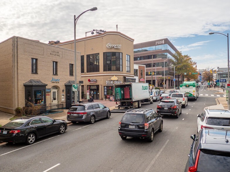 2420 Wilson Blvd, Arlington, VA à louer - Photo du bâtiment - Image 3 de 30