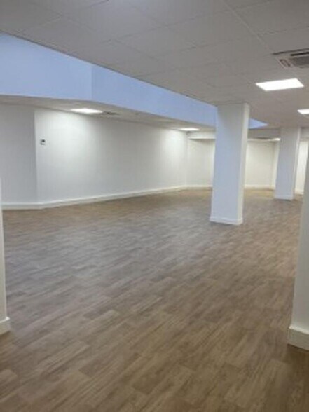 6 Boulevard Bineau, Levallois-Perret for lease - Interior Photo - Image 3 of 18