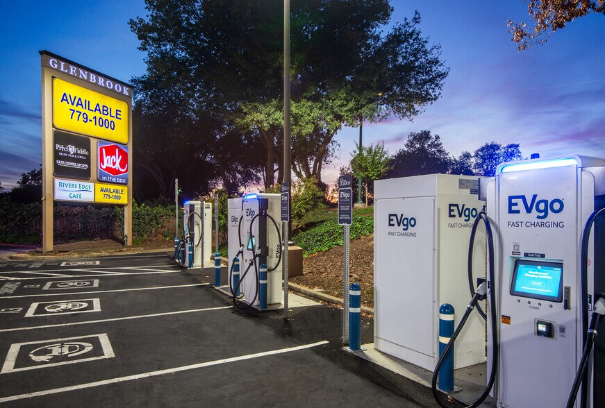 8700-8760 La Riviera Dr, Sacramento, CA for lease - Building Photo - Image 3 of 22