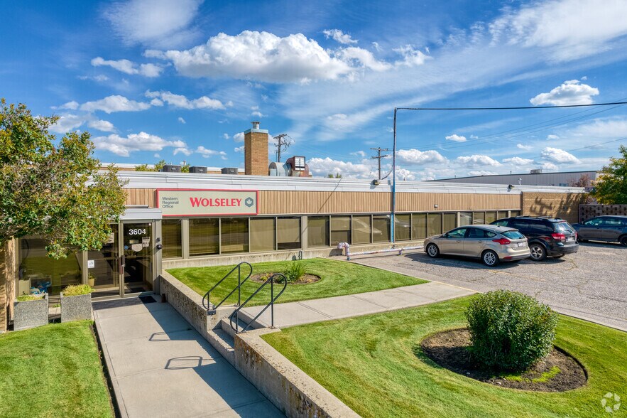 905 34th Ave SE, Calgary, AB à louer - Photo principale - Image 1 de 4