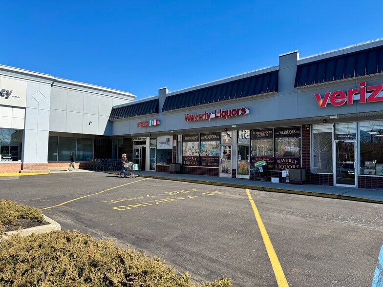 175 Route 25A, East Setauket, NY à louer - Photo du bâtiment - Image 3 de 8