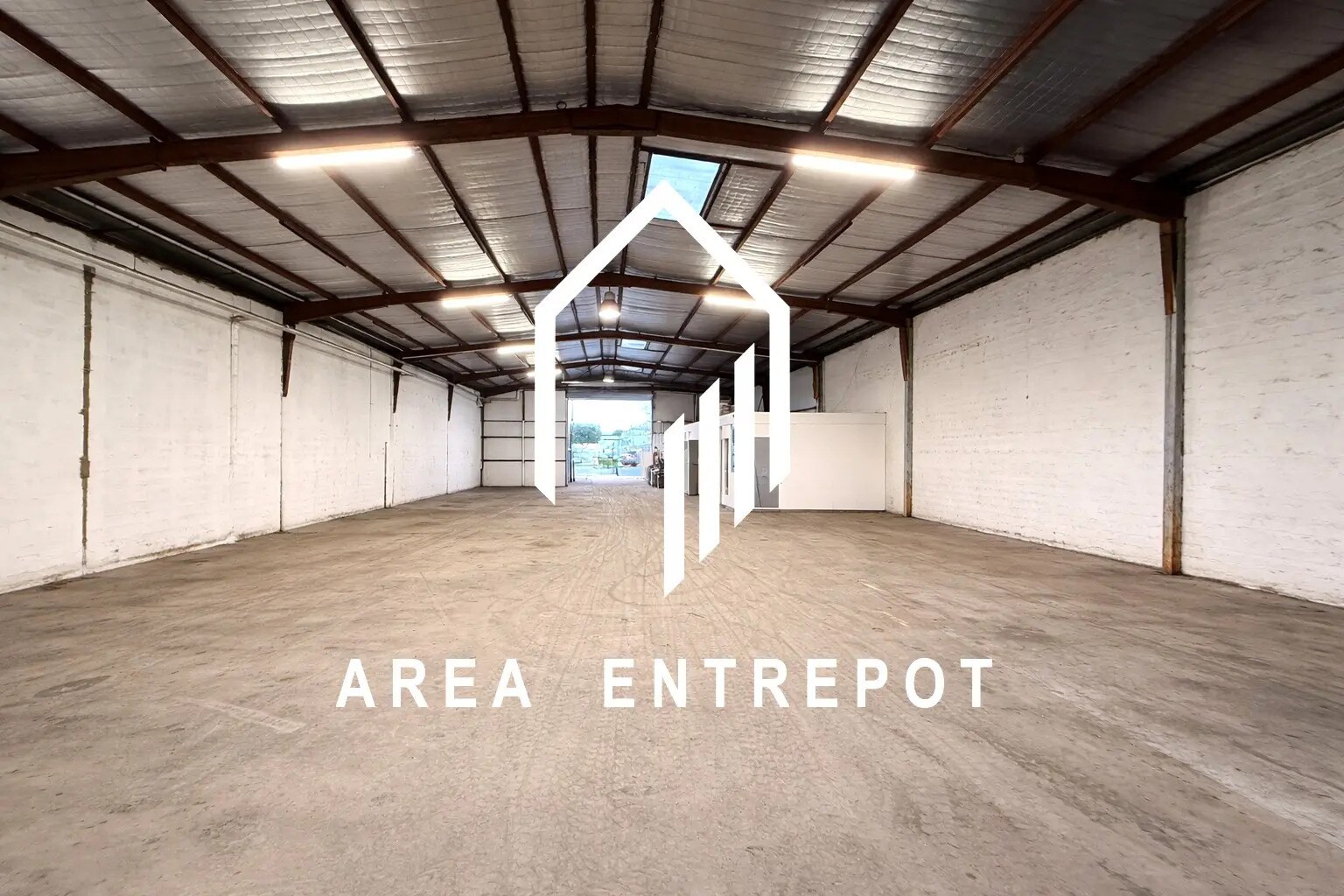 Industrial in Vitrolles for lease Building Photo- Image 1 of 7