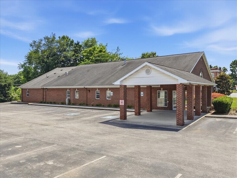 901 W 4th North St, Morristown, TN à vendre - Photo du bâtiment - Image 1 de 8