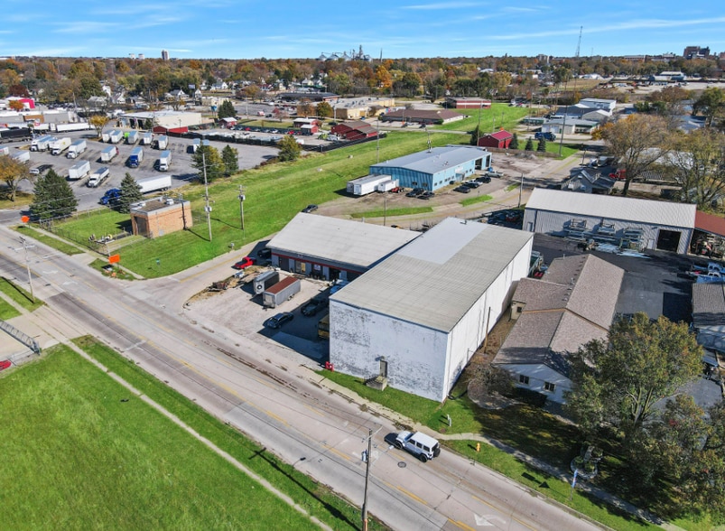 107 Caroline St, Bloomington, IL for lease - Building Photo - Image 2 of 18