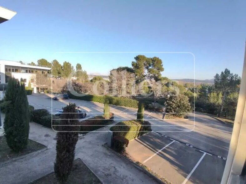 355 Rue Louis De Broglie, Aix-en-Provence à louer - Photo du bâtiment - Image 3 de 9