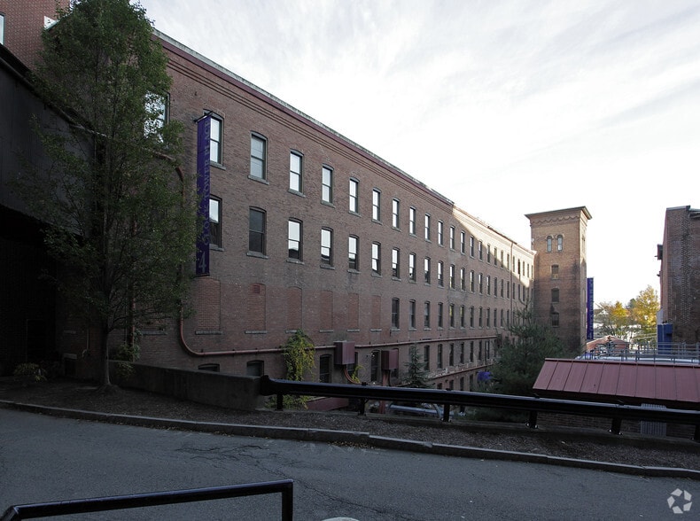 4 Mill St, Maynard, MA à louer - Photo du bâtiment - Image 3 de 3
