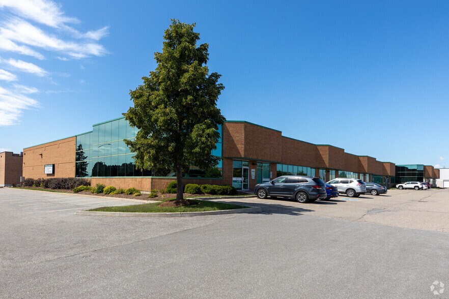 171 Superior Blvd, Mississauga, ON à louer - Photo du bâtiment - Image 3 de 5