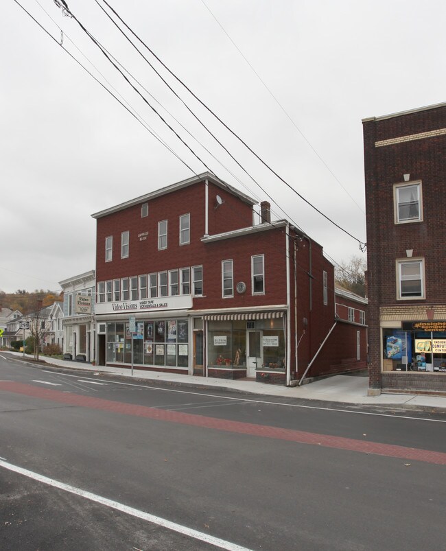 Plus de détails pour 1 Hudson Ave, Chatham, NY - Commerce de détail à louer