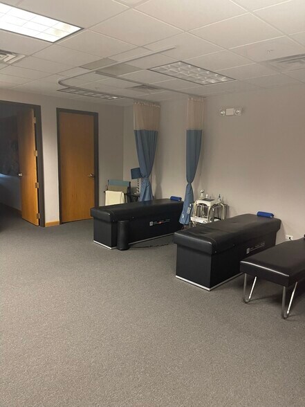 301 S County Farm Rd, Wheaton, IL à louer - Photo intérieure - Image 2 de 13