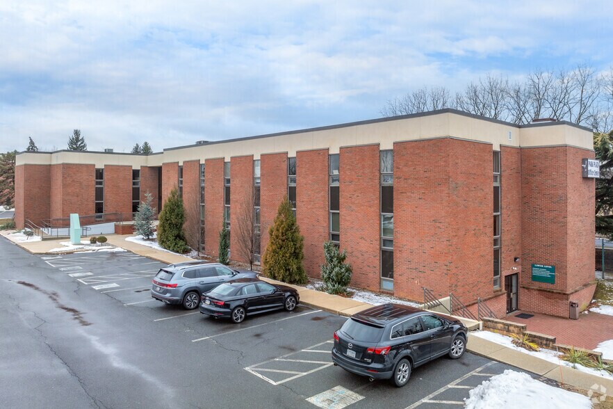 4 Park Plz, Wyomissing, PA à louer - Photo du bâtiment - Image 1 de 8