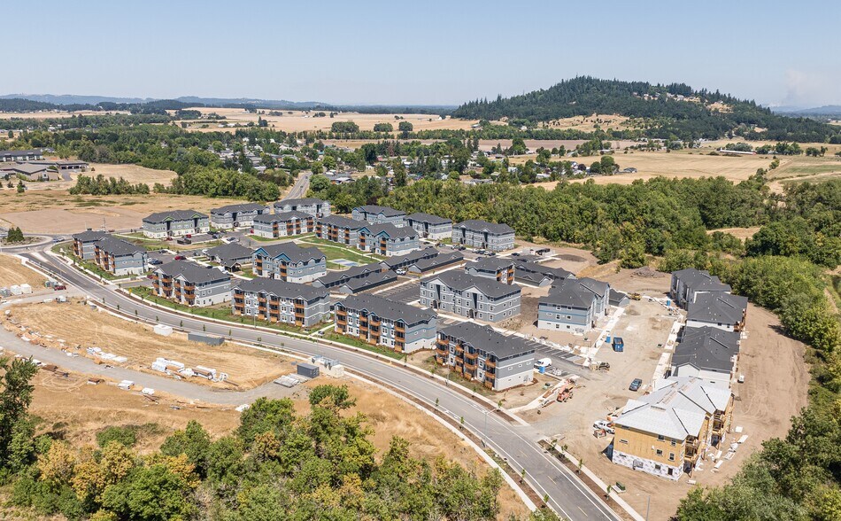 150 NE Timber Ridge St, Albany, OR à louer - Photo principale - Image 3 de 4