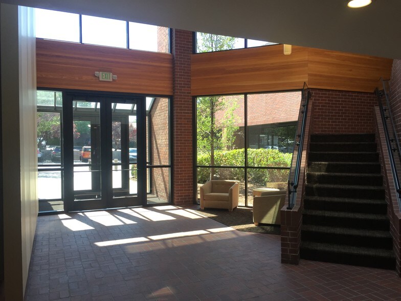 6121 Lakeside Dr, Reno, NV à louer - Photo intérieure - Image 3 de 8