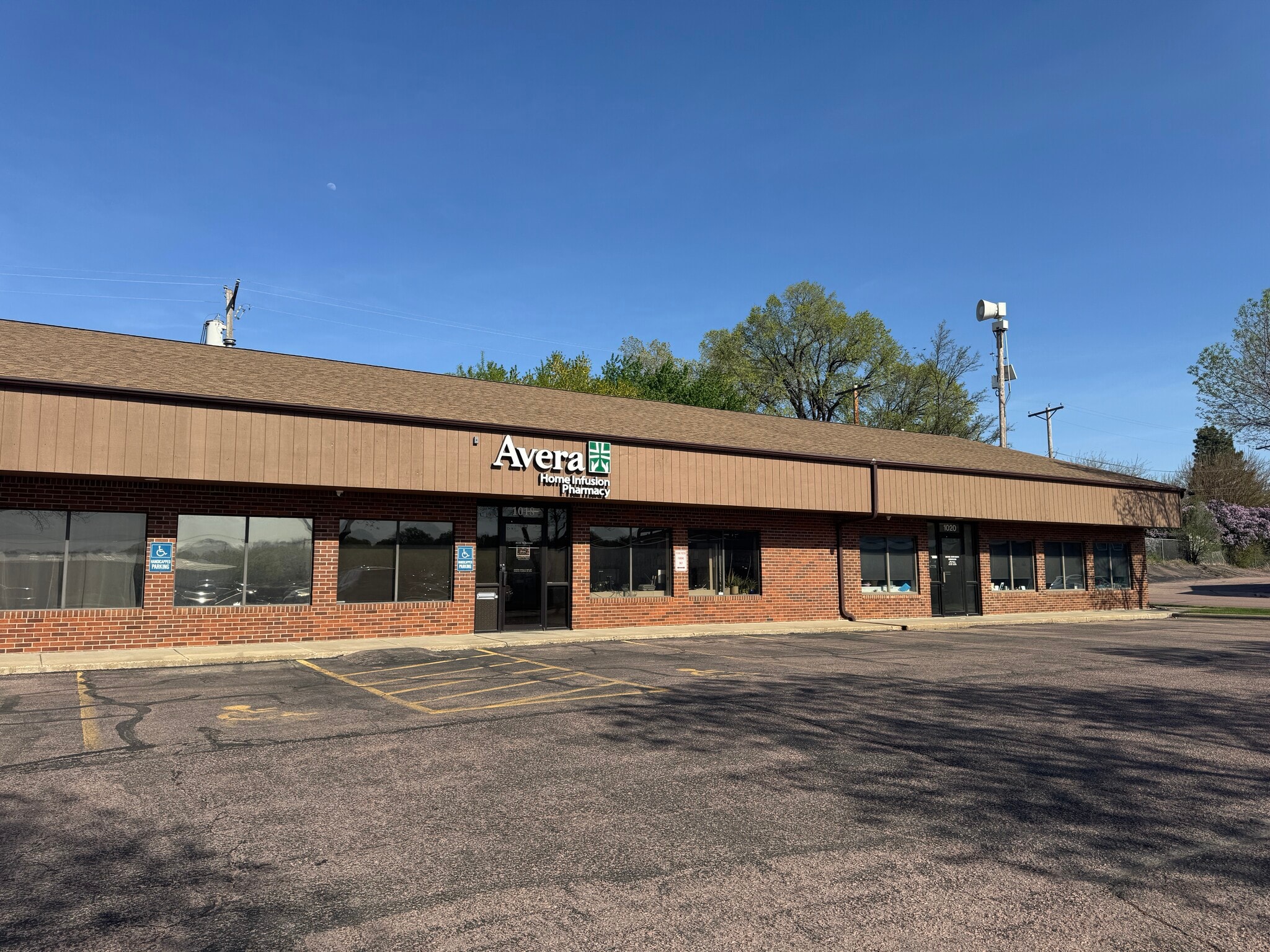 1020 S Cliff Ave, Sioux Falls, SD for lease Primary Photo- Image 1 of 12