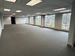 695 Mansell Rd, Roswell, GA for lease Interior Photo- Image 2 of 8