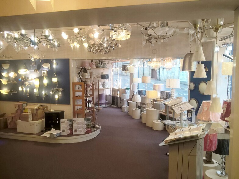 32 Maxwell Pl, Stirling à vendre - Photo du bâtiment - Image 2 de 4