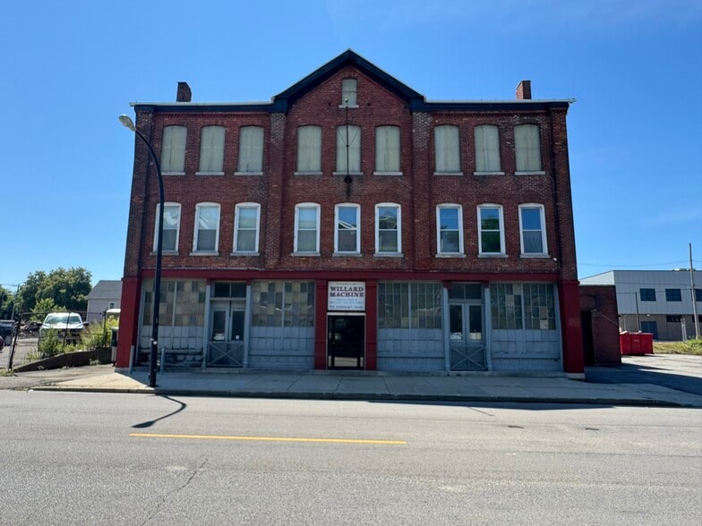 1583 Niagara St, Buffalo, NY à vendre - Photo du bâtiment - Image 2 de 36