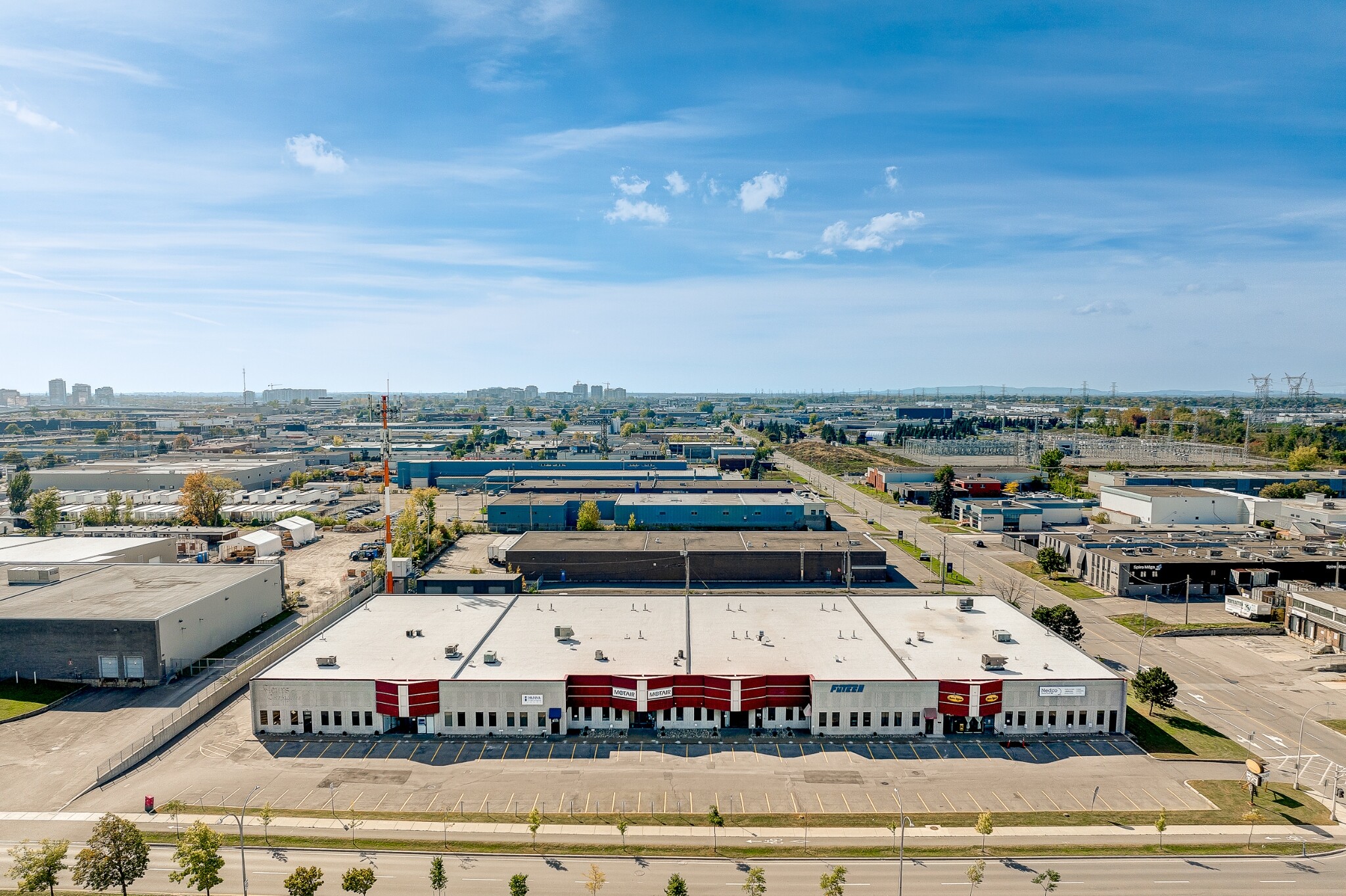 3148-3178 Boul Industriel, Laval, QC à louer Photo du bâtiment- Image 1 de 13